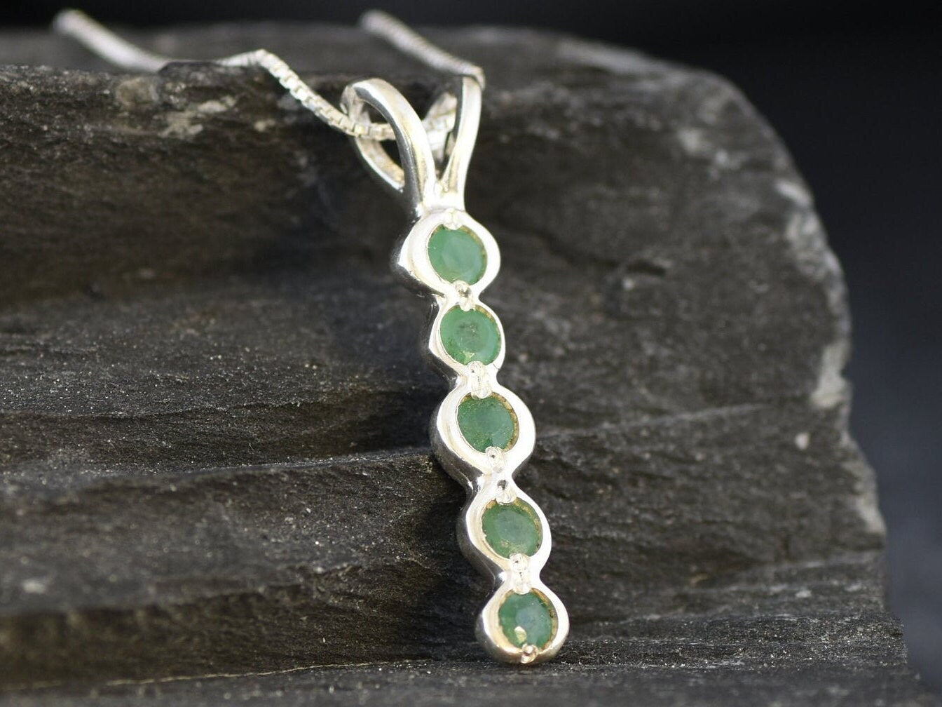 Emerald Pendant, Natural Emerald, May Birthstone, Bubble Pendant, Line Pendant, Vertical Pendant, Vintage Pendant, Emerald Necklace, Silver