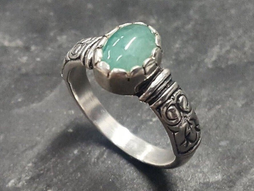 Natural Emerald Ring made in 925 Sterling Silver with Oval Natural Green Emerald in Prong setting, May Birthstone gift idea, symbolizes growth, harmony, and deep emotional healing, ideal for everyday wear and perfect for birthday gifting and special occasions.