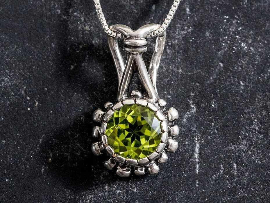 Peridot Pendant, Natural Peridot, August Birthstone, Green Dainty Pendant, Green Diamond Pendant, August Pendant, Solid Silver Pendant