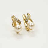 Chic 18k Gold Vermeil Natural Pearl Earrings, symbolizing integrity and elegance, ideal for special occasions and daily wear.