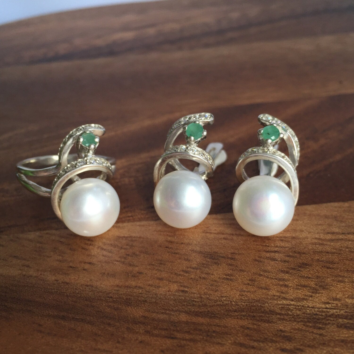 White Pearl Ring, Natural Emerald, Vintage Rings, June Birthstone, Chunky Ring, Natural Pearl, June Ring, Solid Silver Ring, Emerald, Pearl