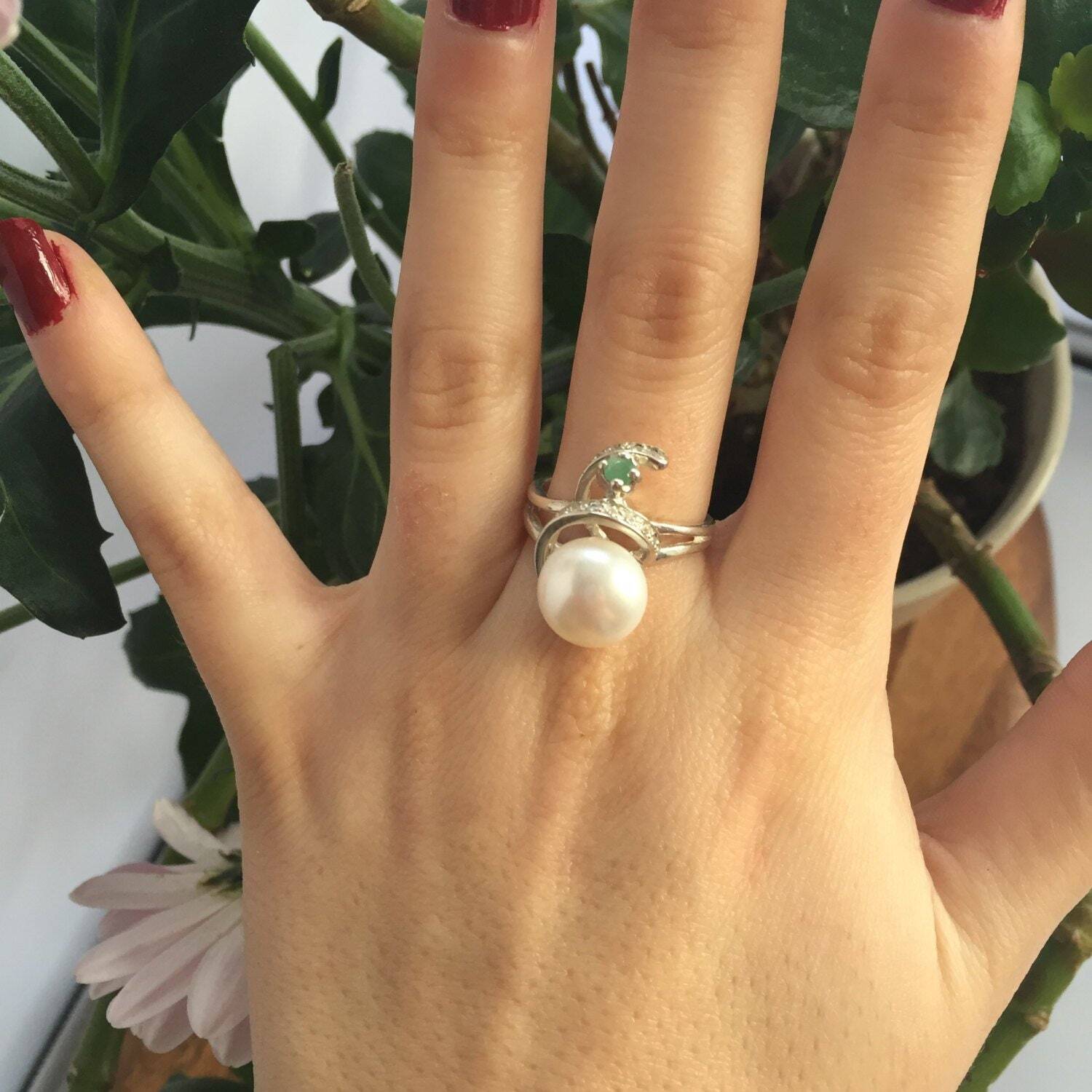 White Pearl Ring, Natural Emerald, Vintage Rings, June Birthstone, Chunky Ring, Natural Pearl, June Ring, Solid Silver Ring, Emerald, Pearl