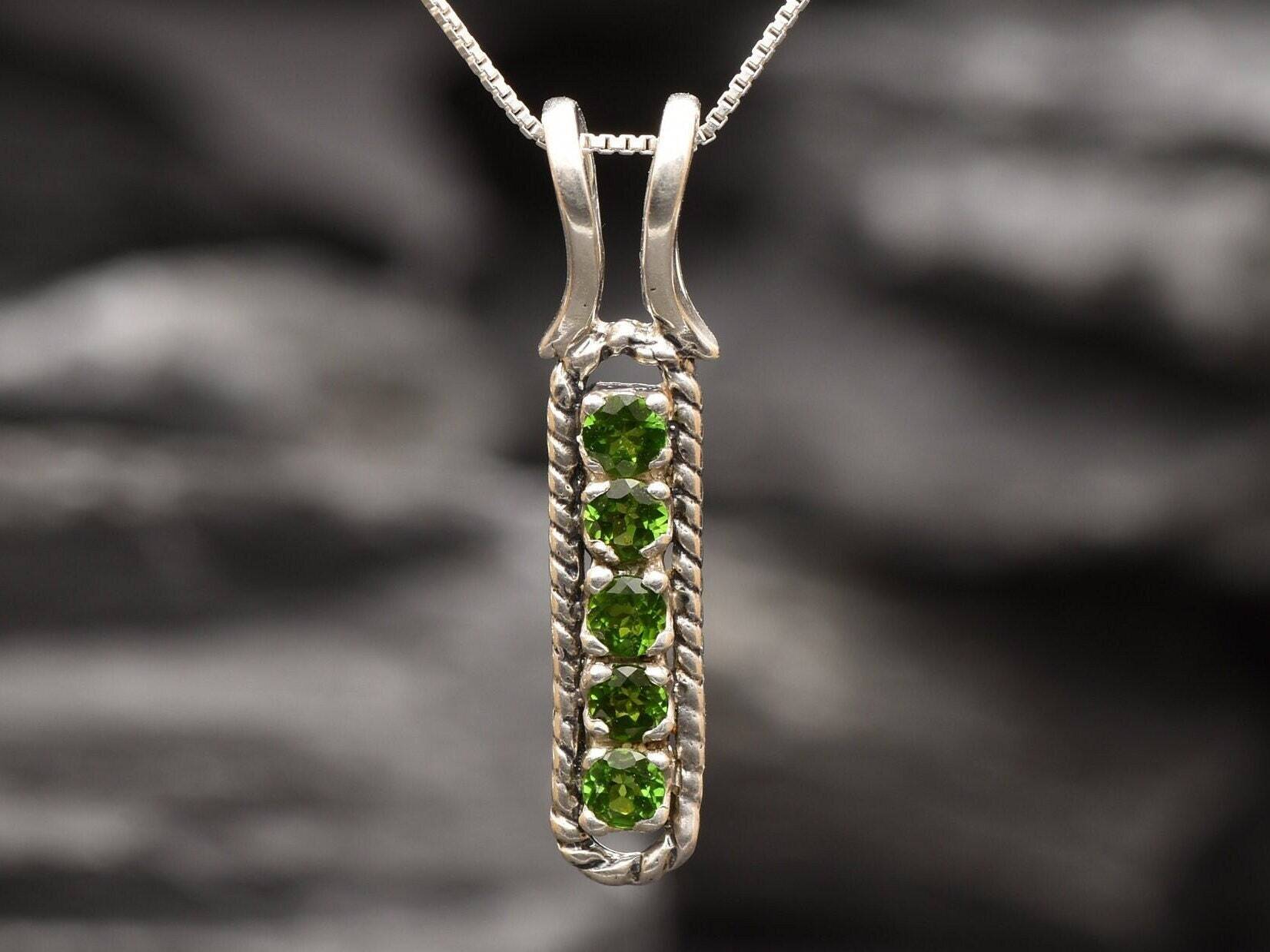 Chrome Pendant, Bar Pendant, Natural Chrome Diopside, Line Pendant, Vertical Pendant, Green Pendant, Vintage Pendant, Silver Pendant, Chrome