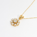 Charming Vintage Flower Necklace in 18k Gold Vermeil, ideal for everyday elegance and memorable gifting moments.