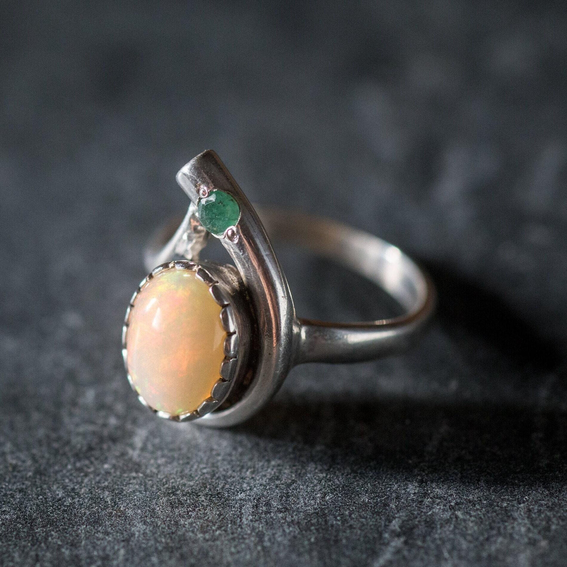 Stunning 925 Sterling Silver Opal Ring with a luminous White Opal, ideal for daily elegance and special celebrations.