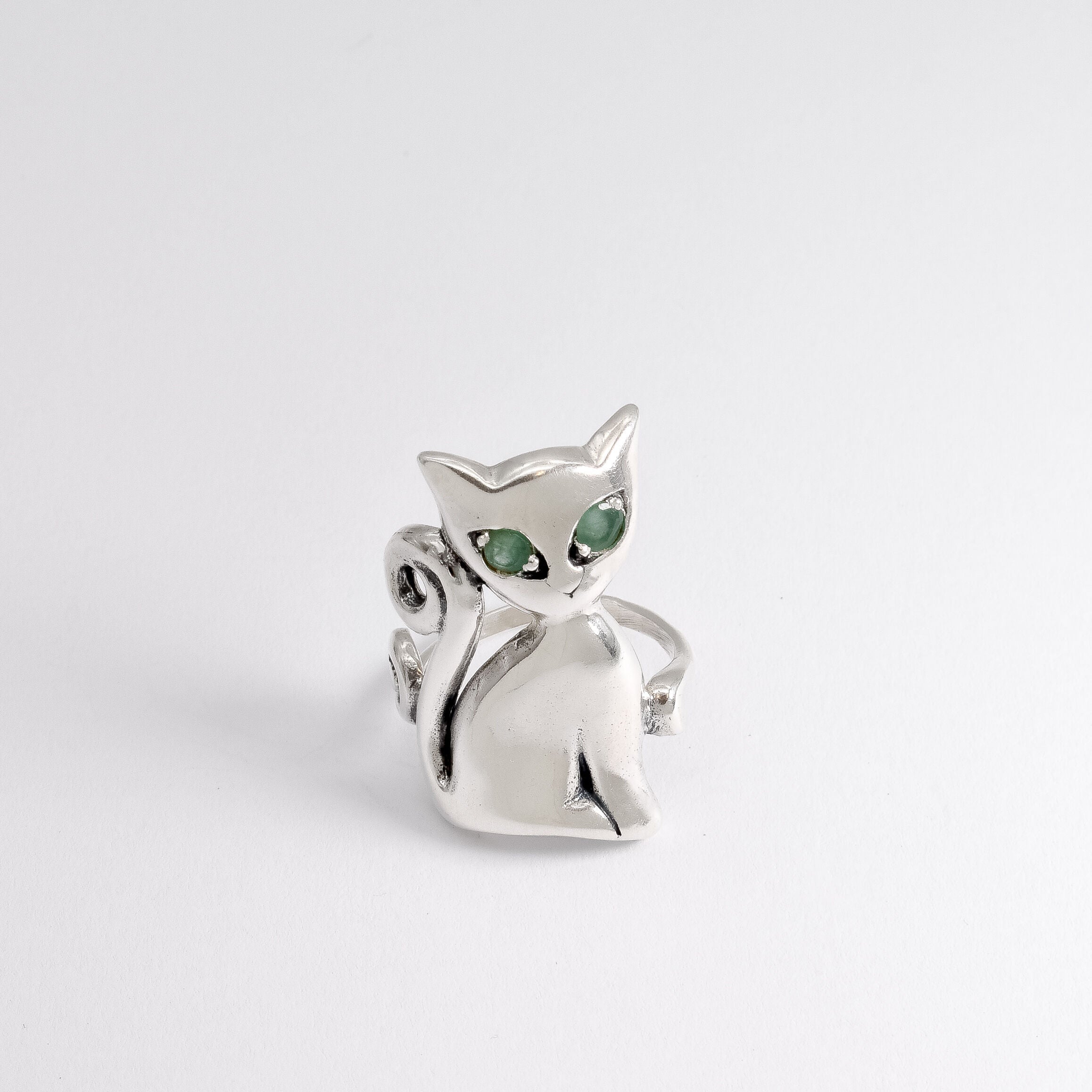 Stunning Natural Emerald Ring in 925 Sterling Silver, perfect for daily wear and a thoughtful May birthday present.