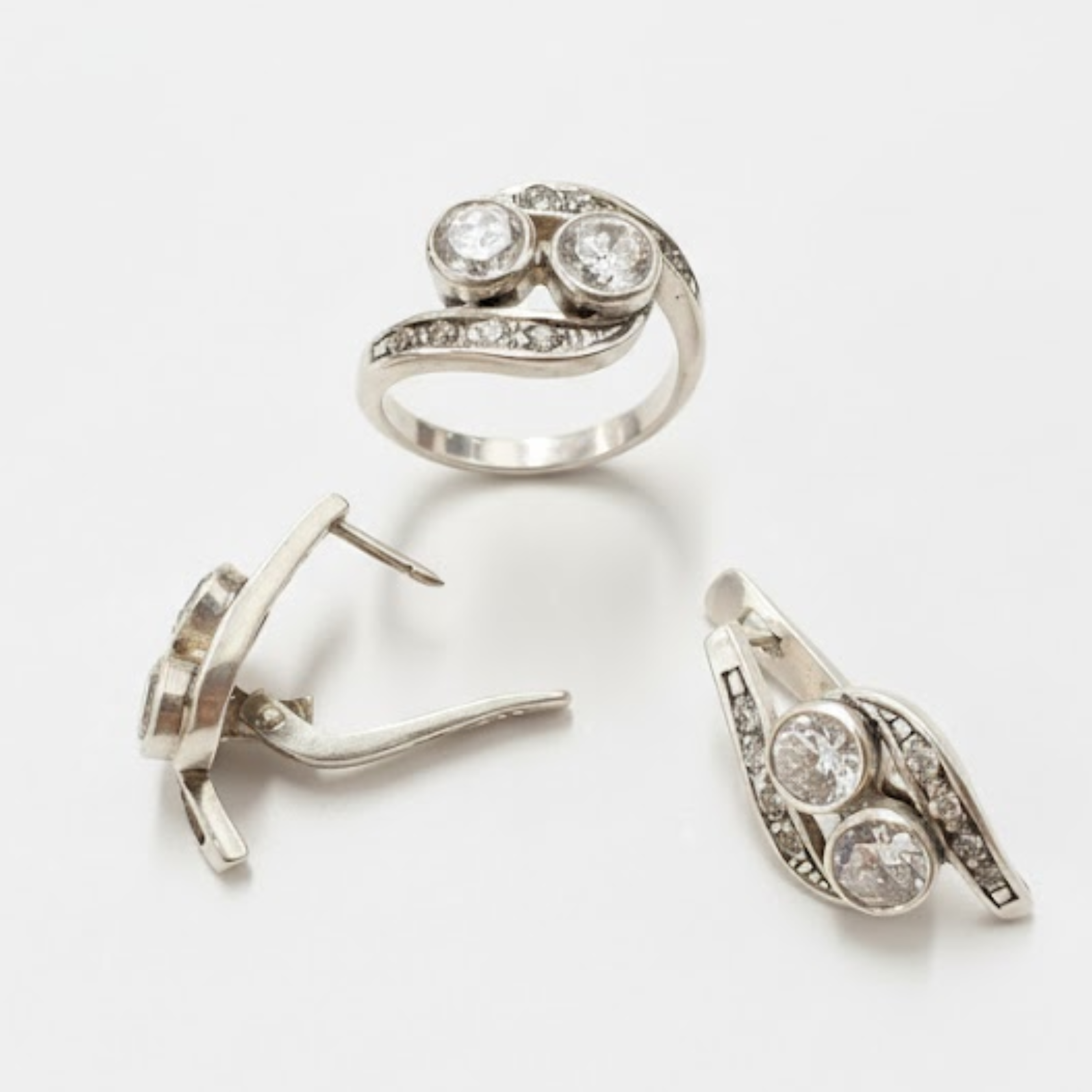 Radiant Vintage Two Stone Diamond Ring in 925 Sterling Silver - A chic addition for daily wear and unforgettable celebrations.