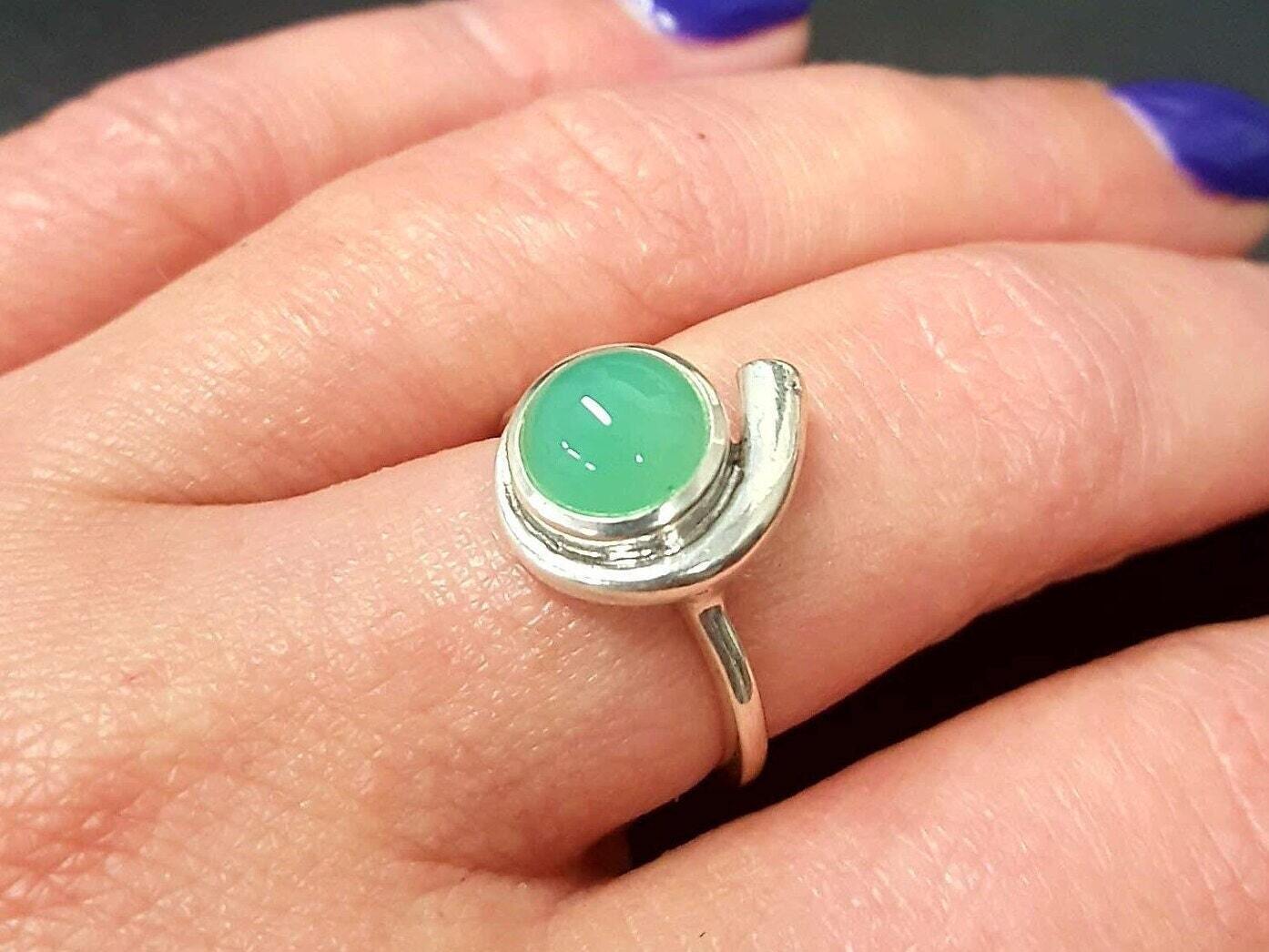 Chrysoprase Ring, Natural Chrysoprase, May Birthstone, Round Vintage Ring, Green Vintage Ring, May Ring, Vintage Ring, Solid Silver Ring