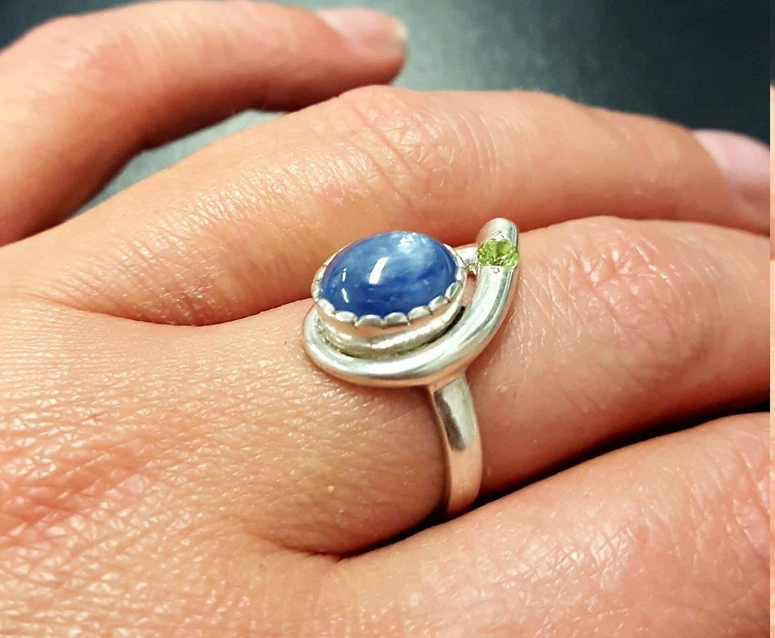 Kyanite Ring, Natural Kyanite, Natural Peridot, Blue Vintage Ring, Teardrop Ring, African Kyanite, Blue Stone Ring, 925 Silver Ring, Kyanite