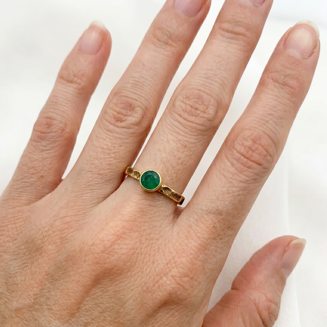 Chic 18k Gold Vermeil Ring with a Round Green Emerald, embodying emotional healing, ideal for special celebrations and daily wear.