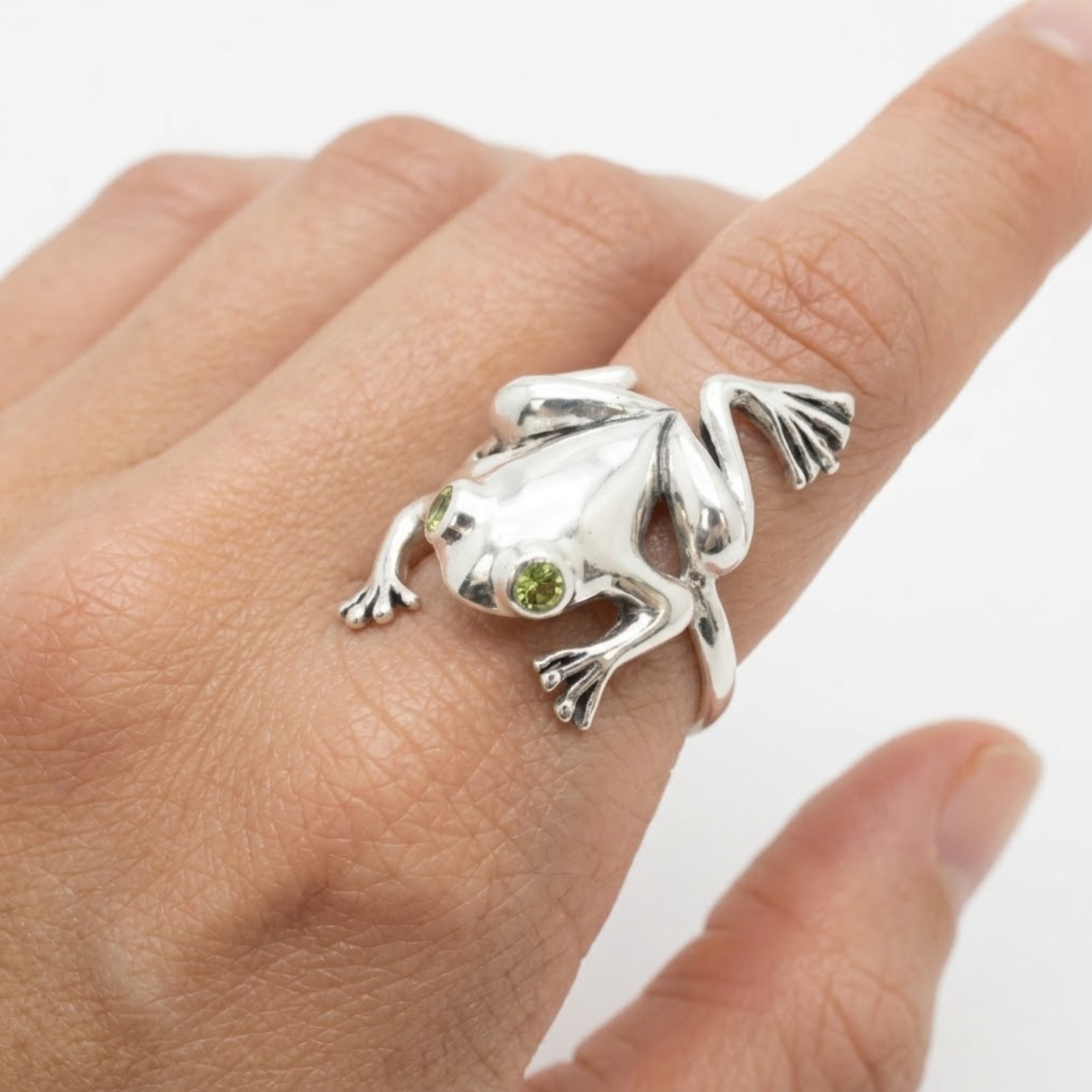 Elegant Natural Peridot Ring in 925 Sterling Silver, perfect for August birthdays and celebrating growth and renewal.