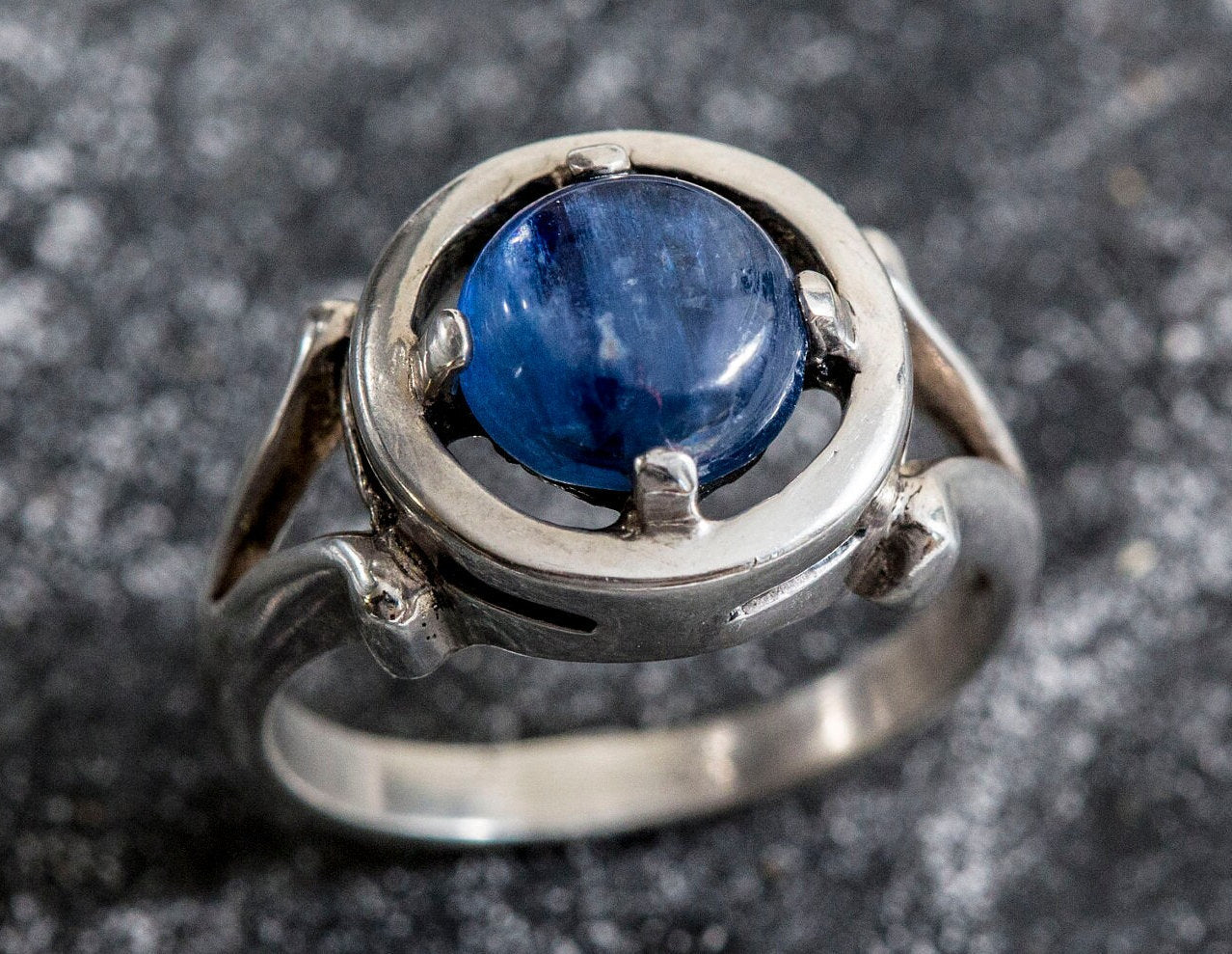 Genuine Kyanite, Blue Kyanite Ring, Natural Kyanite, Vintage Blue Rings, Deep Blue Stone, Unique Ring Design, Solid Silver Ring, Kyanite