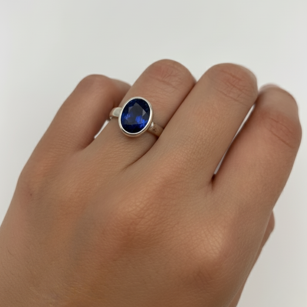 Sapphire ring in 925 sterling silver with oval created blue sapphire, perfect for birthdays and special occasions.