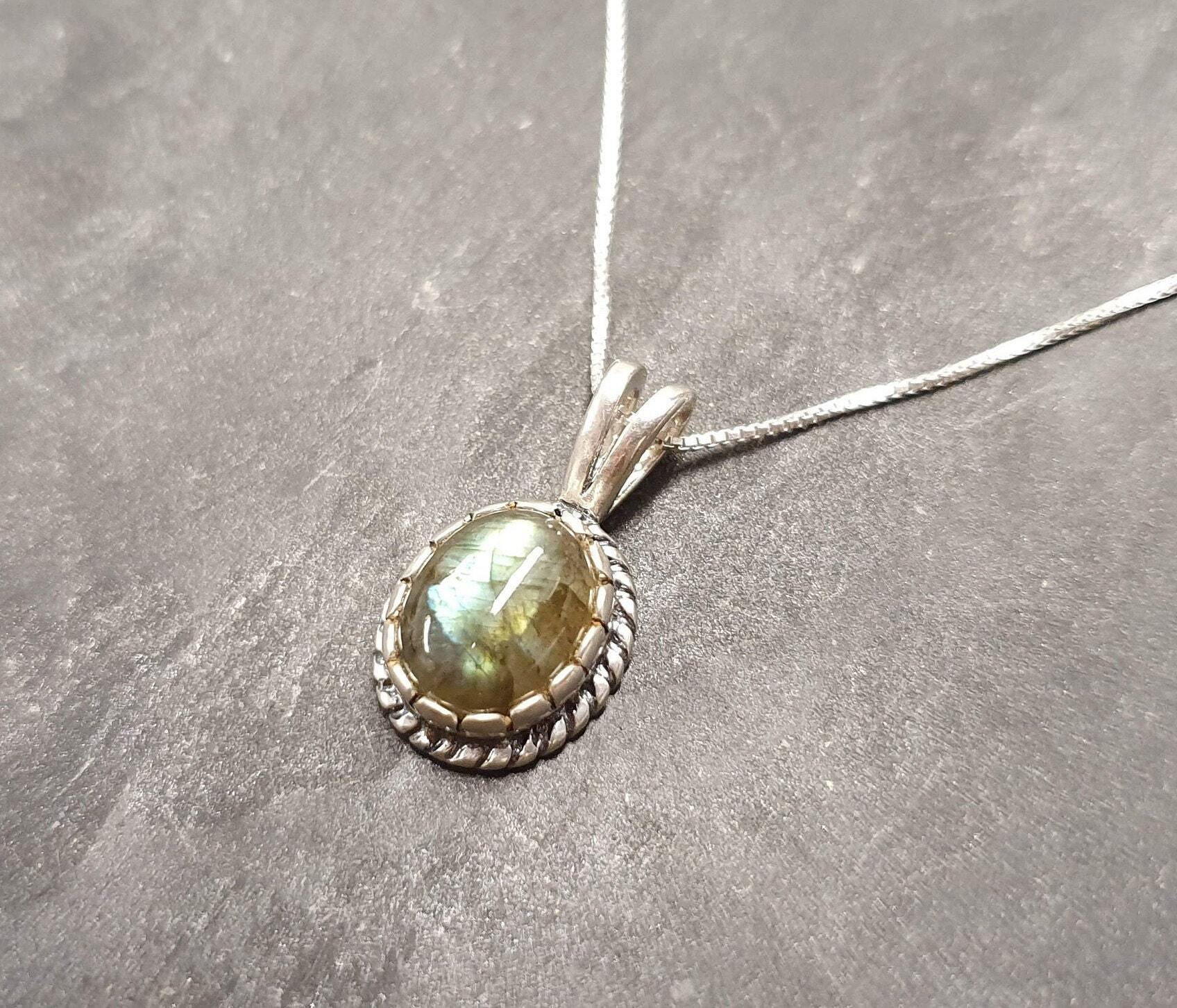 Labradorite Pendant, Natural Labradorite, Vintage Pendant, Dainty Pendant, Gemstone Pendant, Glossy Pendant, 925 Silver Pendant, Labradorite
