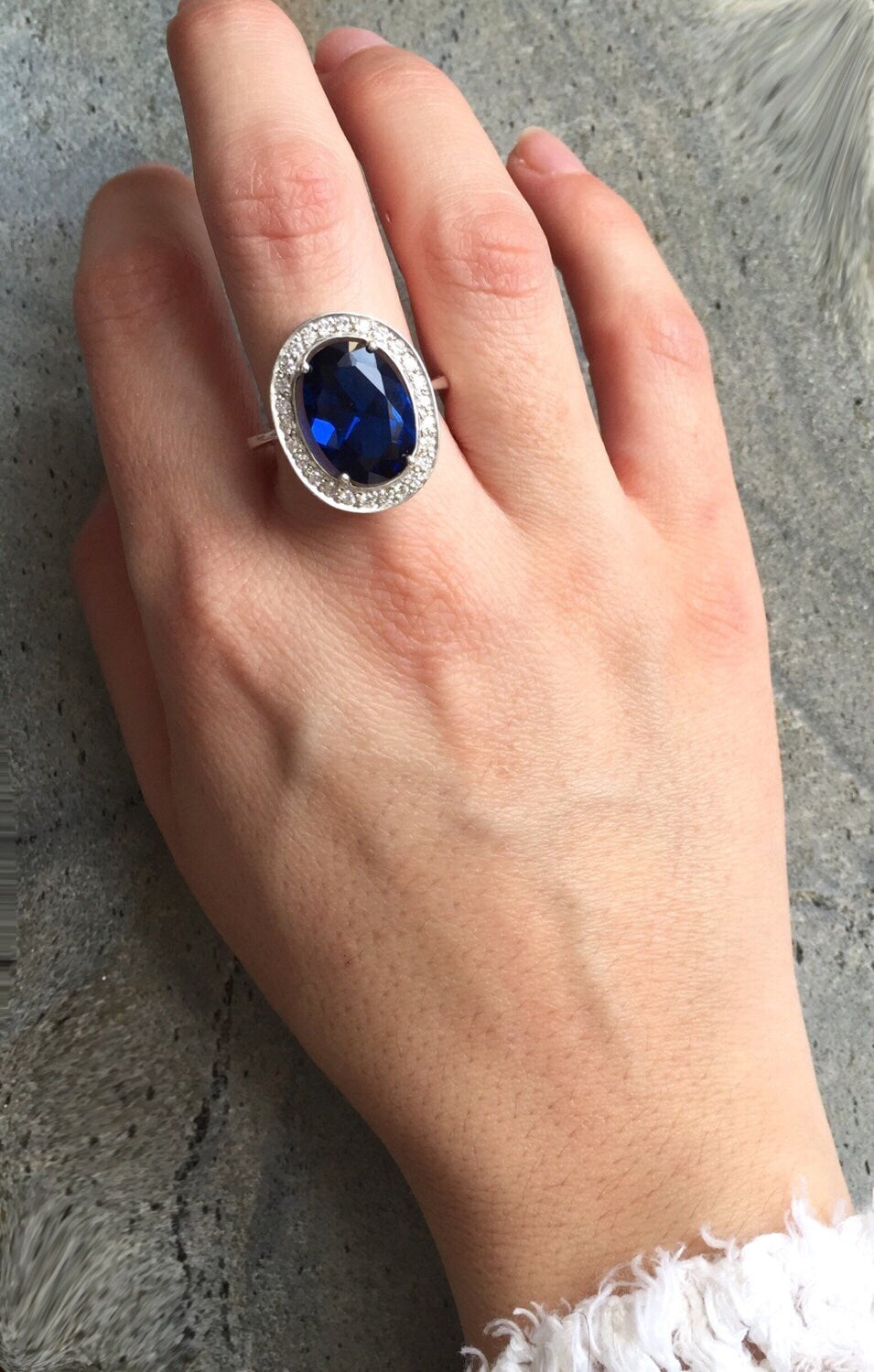 Stunning sapphire ring in 925 sterling silver, ideal for showcasing your style and marking special moments in life.