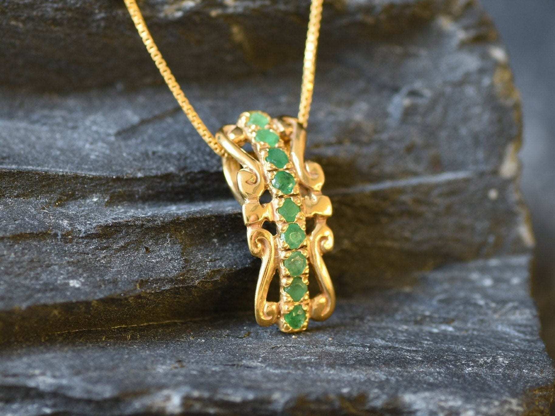 Natural Emerald Pendant made in 18k Gold Vermeil with Round Natural Green Emerald in Pavé setting, May Birthstone gift idea, symbolizes growth, harmony, and deep emotional healing, ideal for everyday wear and perfect for birthday gifting and special occasions.