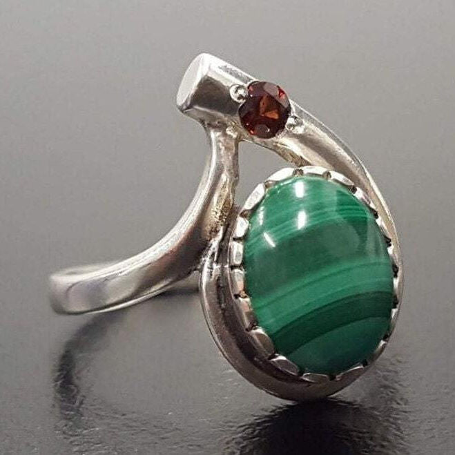 Malachite Ring, Natural Malachite, Natural Garnet, Unique Stone Ring, Green Ring, Vintage Ring, Silver Ring, Green Statement Ring, Malachite