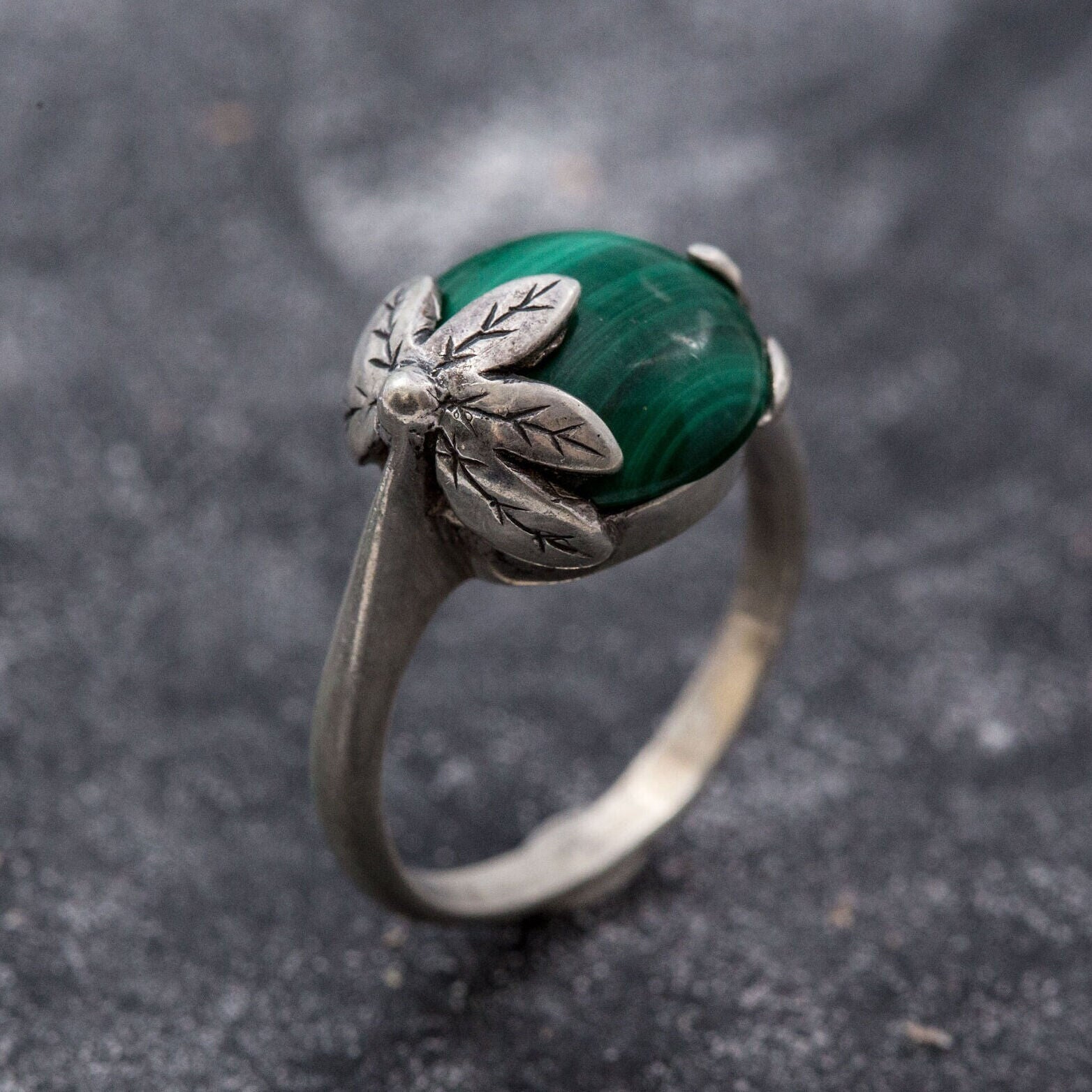 Green Flower Ring, Malachite Ring, Natural Malachite, Vintage Rings, Green Malachite, Round Ring, Leaf Ring, Silver Ring, Malachite, Green