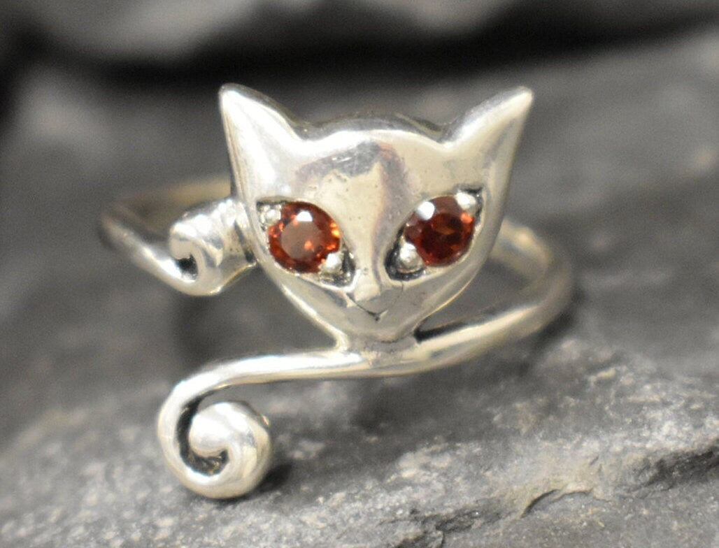 Garnet Ring, Natural Garnet, January Birthstone, Silver Cat Ring, Vintage Cat Ring, Red Eyes Ring, Cats Eye Ring, 925 Silver Ring, Red Ring