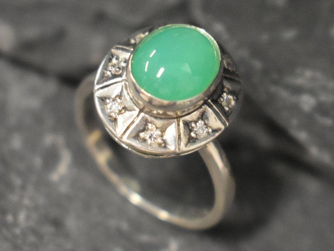 Chrysoprase Ring, Natural Chrysoprase, Bohemian Ring, Green Ring, Oval Ring, Vintage Ring, Green Boho Ring, Artistic Ring, Solid Silver Ring