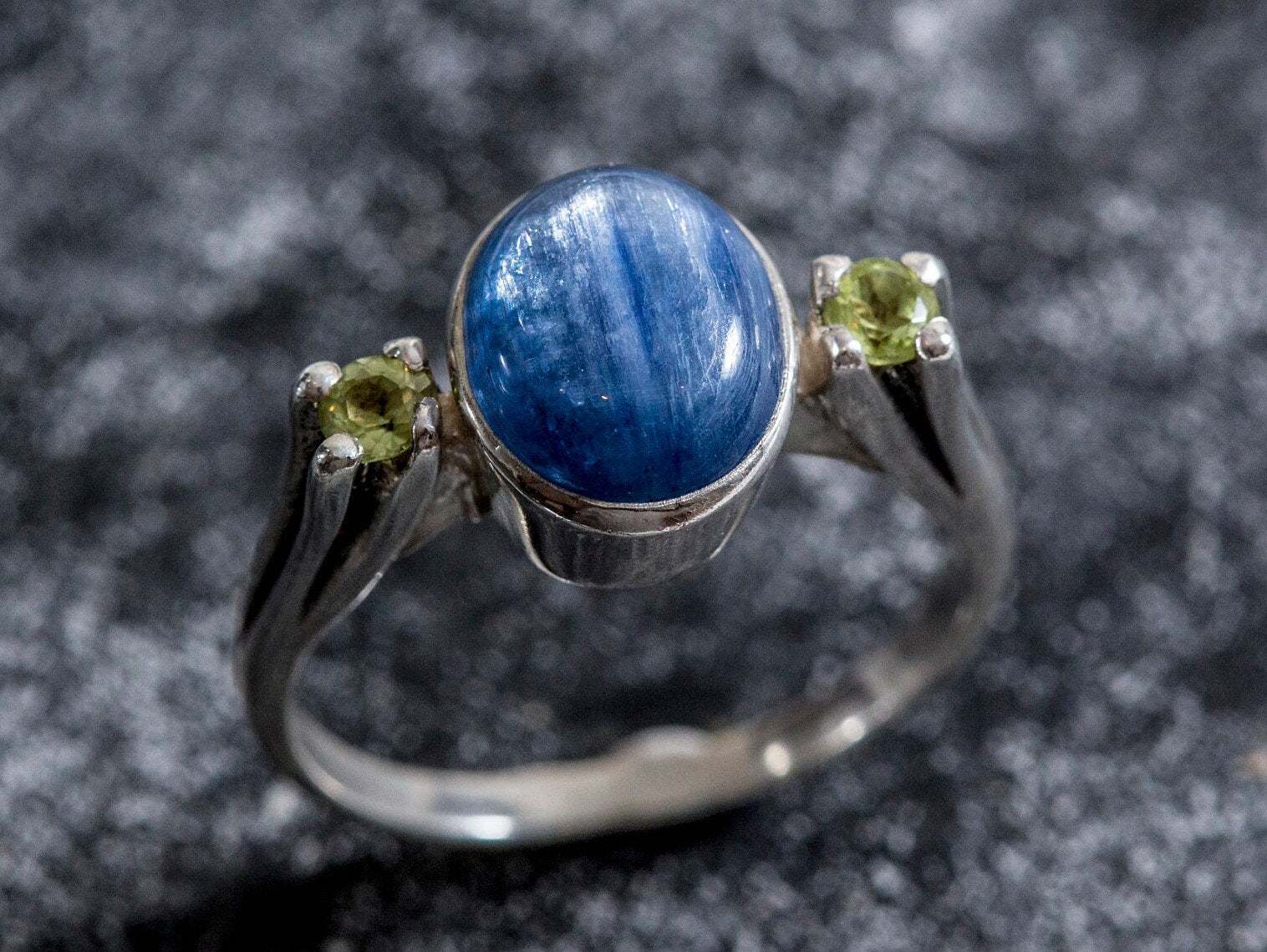Blue Kyanite Ring, Real Kyanite, Peridot Ring, Green Peridot Ring, Natural Stones, Vintage Blue Rings, Solid Silver Ring, Peridot, Kyanite
