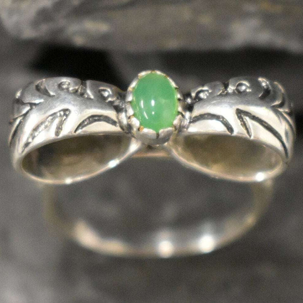 Chrysoprase Ring, Natural Chrysoprase, May Birthstone, Silver Ribbon Ring, Vintage Ring, Green Ring, Silver Artisan Ring, Solid Silver Ring
