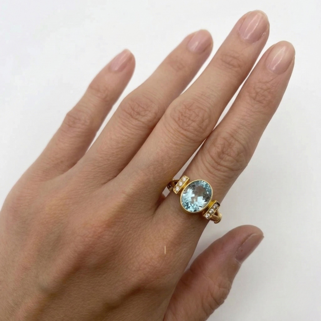 Elegant aquamarine ring in 18k gold vermeil, featuring a bezel-set oval aquamarine, perfect for everyday wear and gifting.