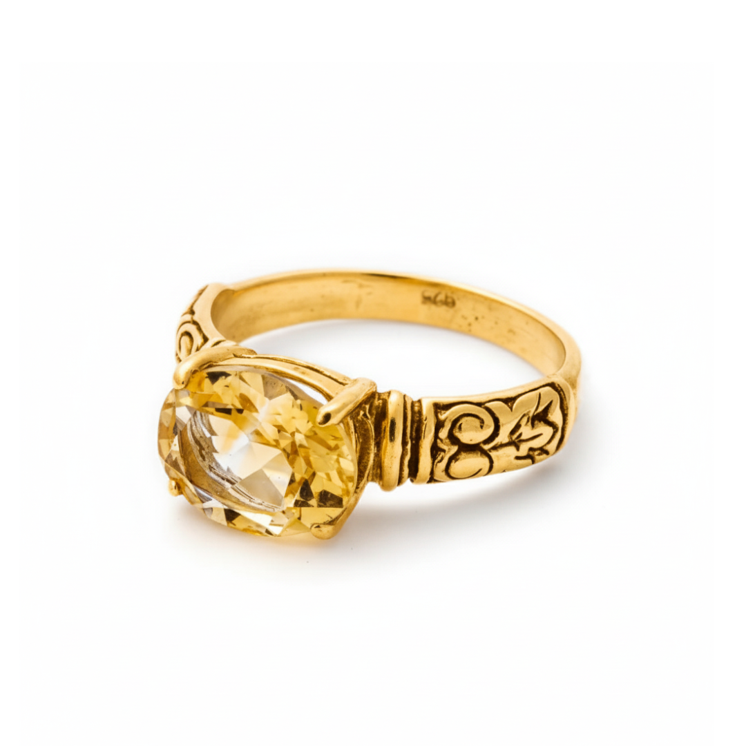 Chic Natural Citrine Ring in 18k Gold Vermeil, a radiant choice for celebrating birthdays and meaningful occasions.