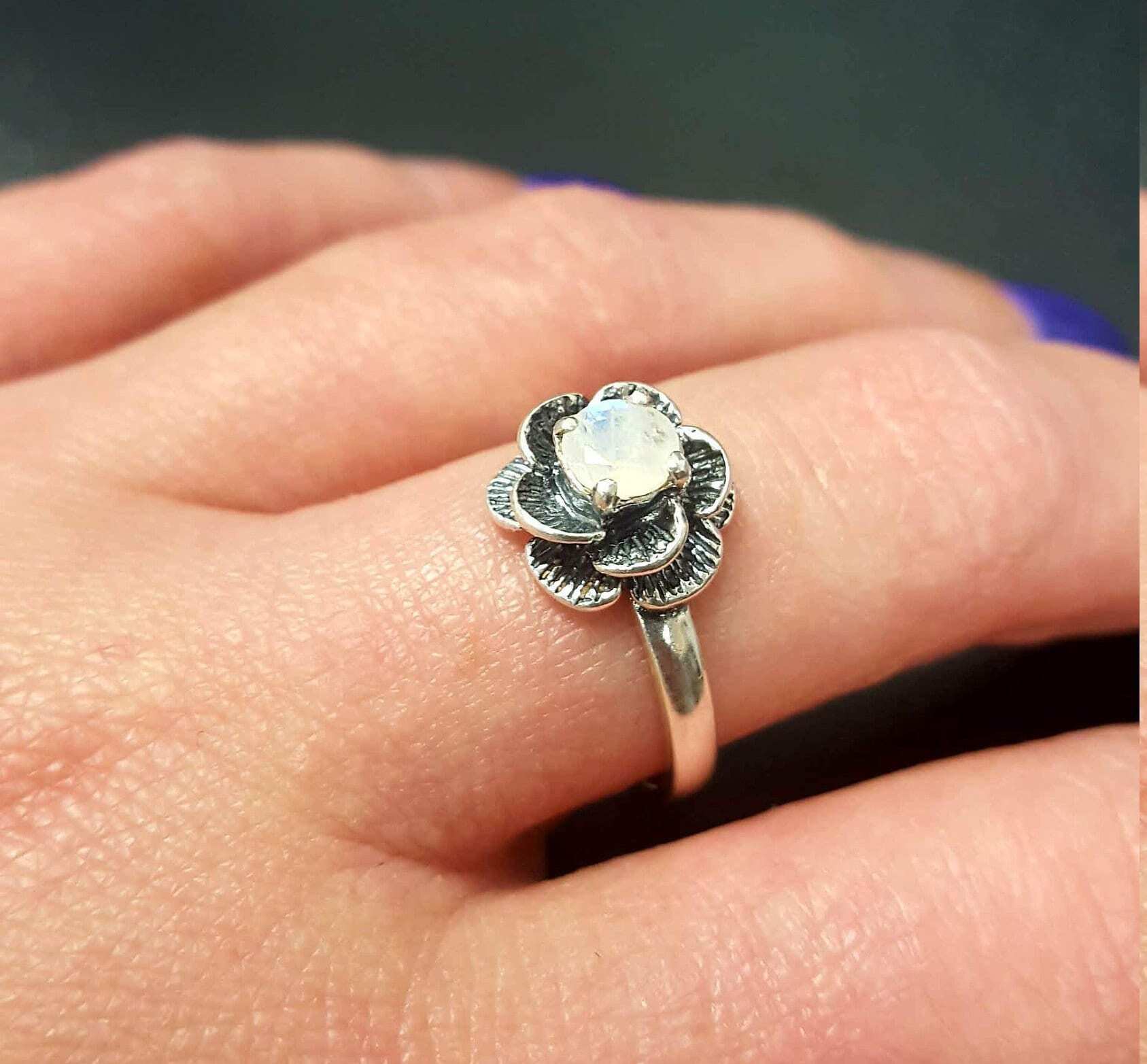 Moonstone Ring, Natural Moonstone, June Birthstone, Vintage Flower Ring, Rainbow Moonstone, June Ring, Silver Flower Ring, 925 Silver Ring
