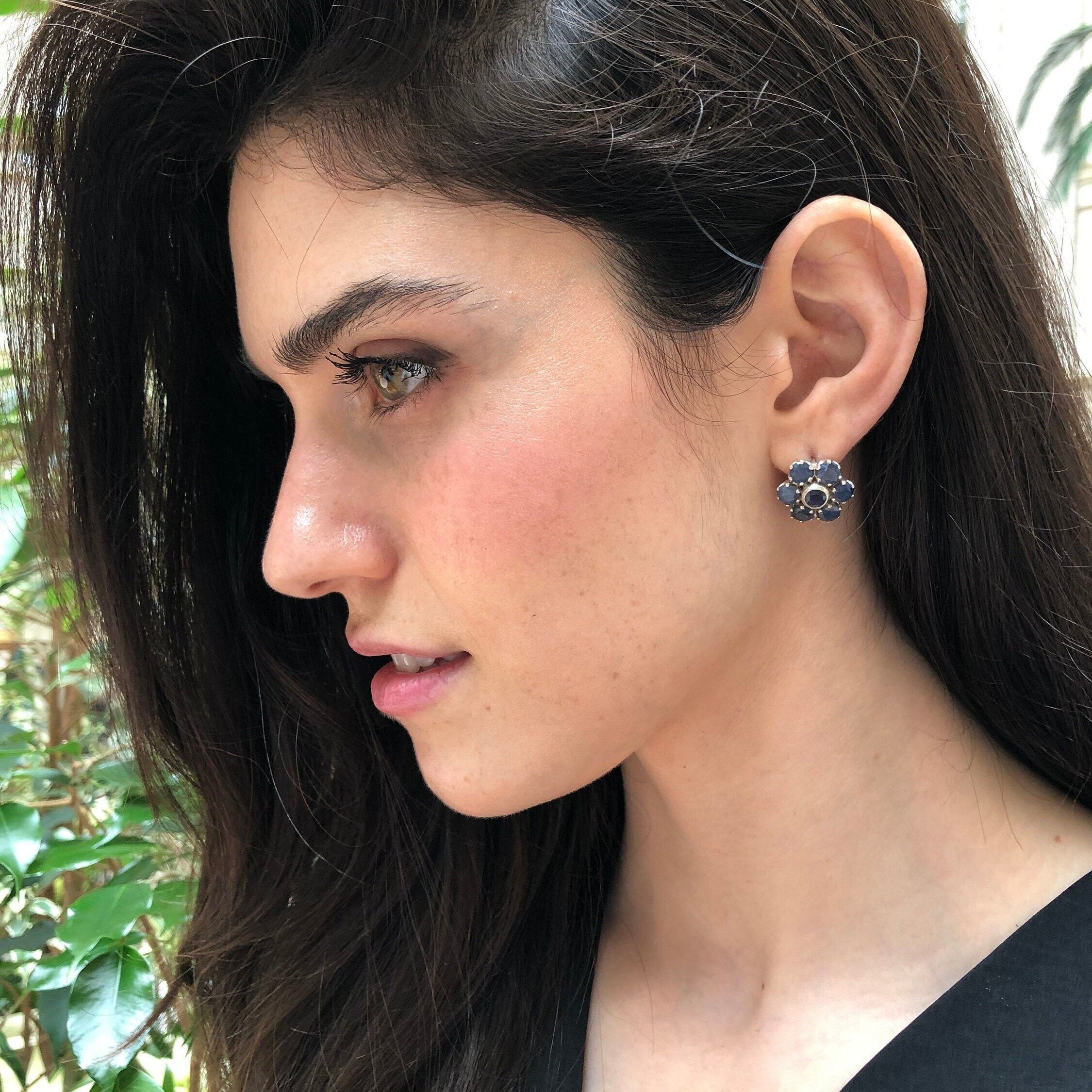 Elegant cluster earrings featuring round natural blue sapphires in 925 sterling silver, perfect for birthdays and special occasions.