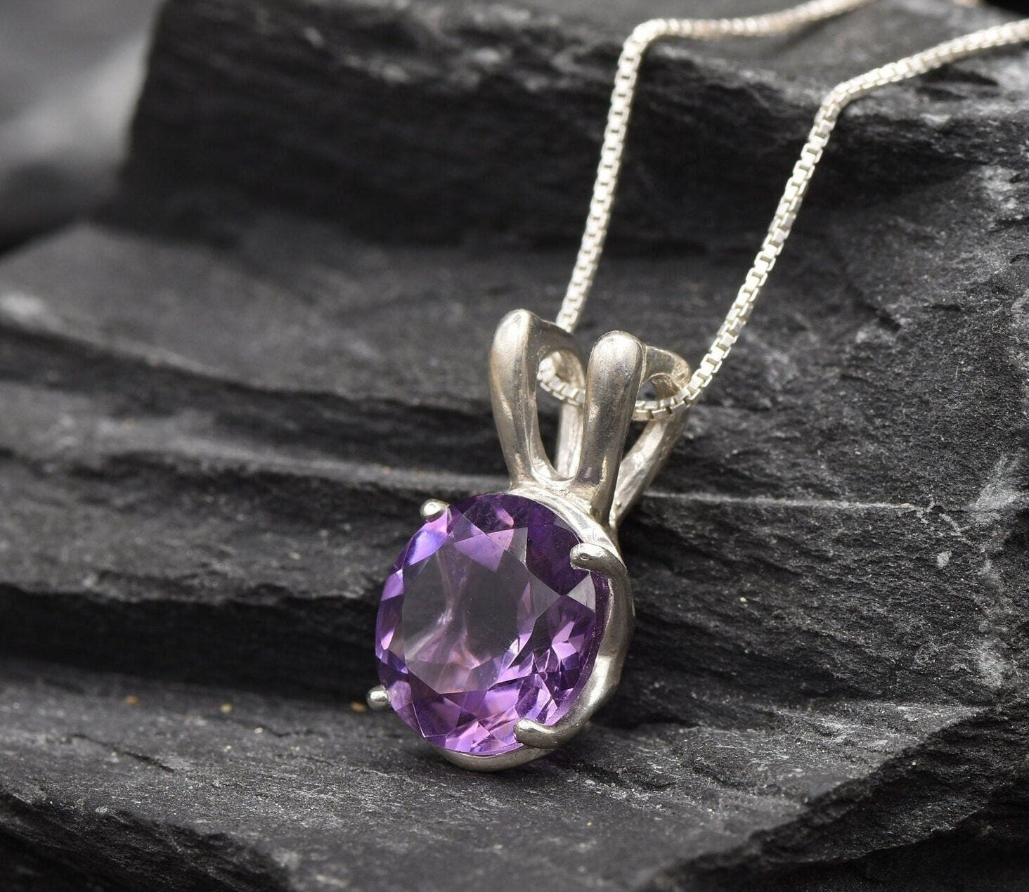Amethyst Pendant, Natural Amethyst, Amethyst Necklace, Solid Silver Pendant, Purple Stone Pendant, Amethyst Gemstone, Round Pendant, Silver