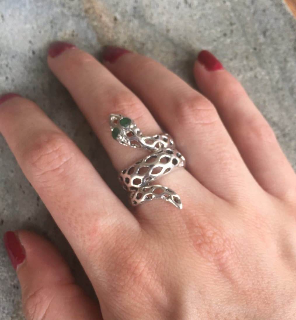 Elegant 925 Sterling Silver ring featuring a round natural emerald, a symbol of growth and healing, perfect for any occasion.