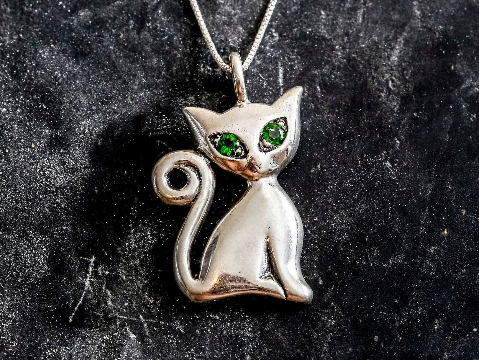 Cat Pendant, Chrome Diopside, Green Pendant, Artistic Pendant, Silver Cat Pendant, Solid Silver Pendant, Silver Cat, Vintage Pendant