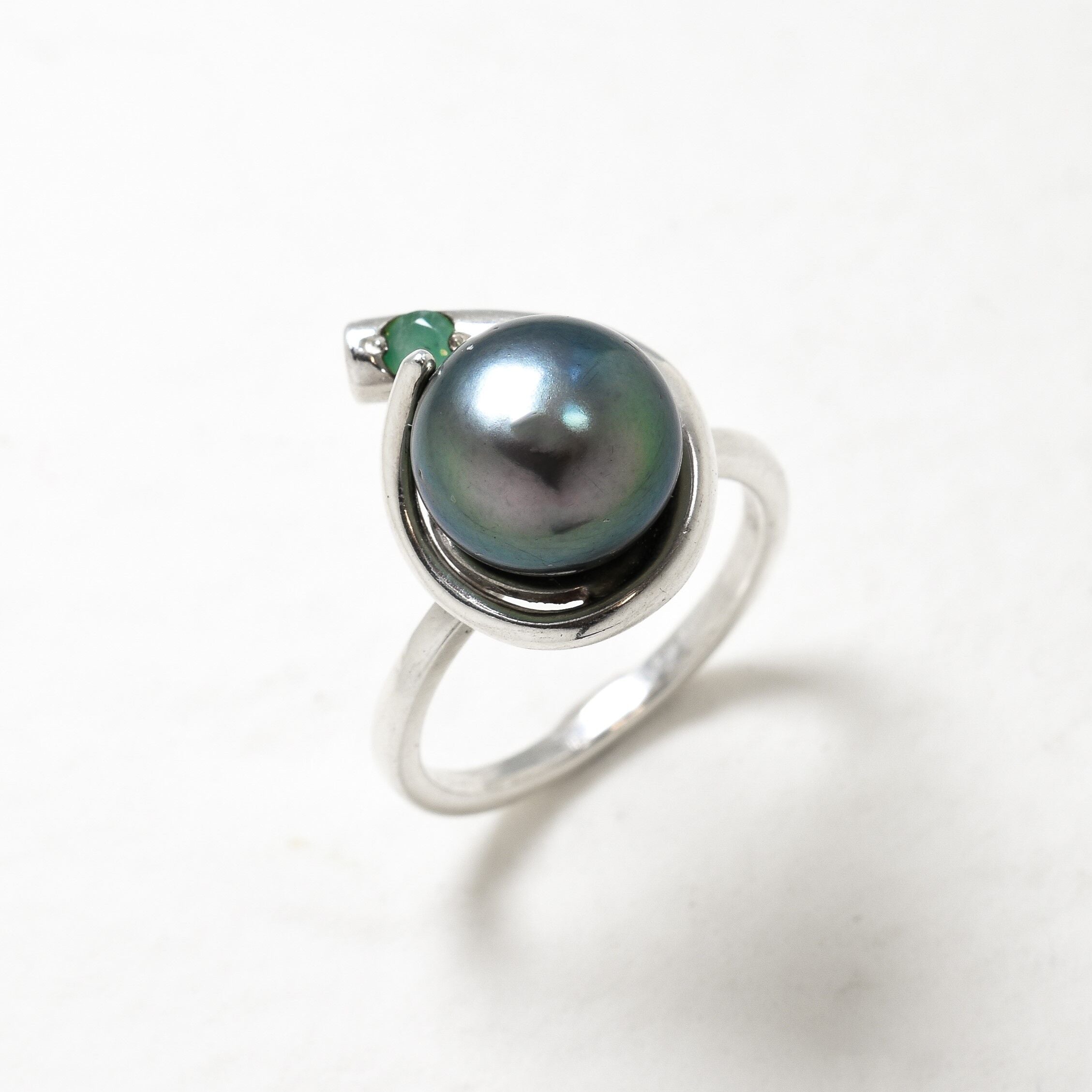 Black Pearl Ring, Natural Emerald, Natural Pearl, Vintage Pearl Ring, Birthstone Ring, May Birthstone, June Birthstone, Pearl and Emerald