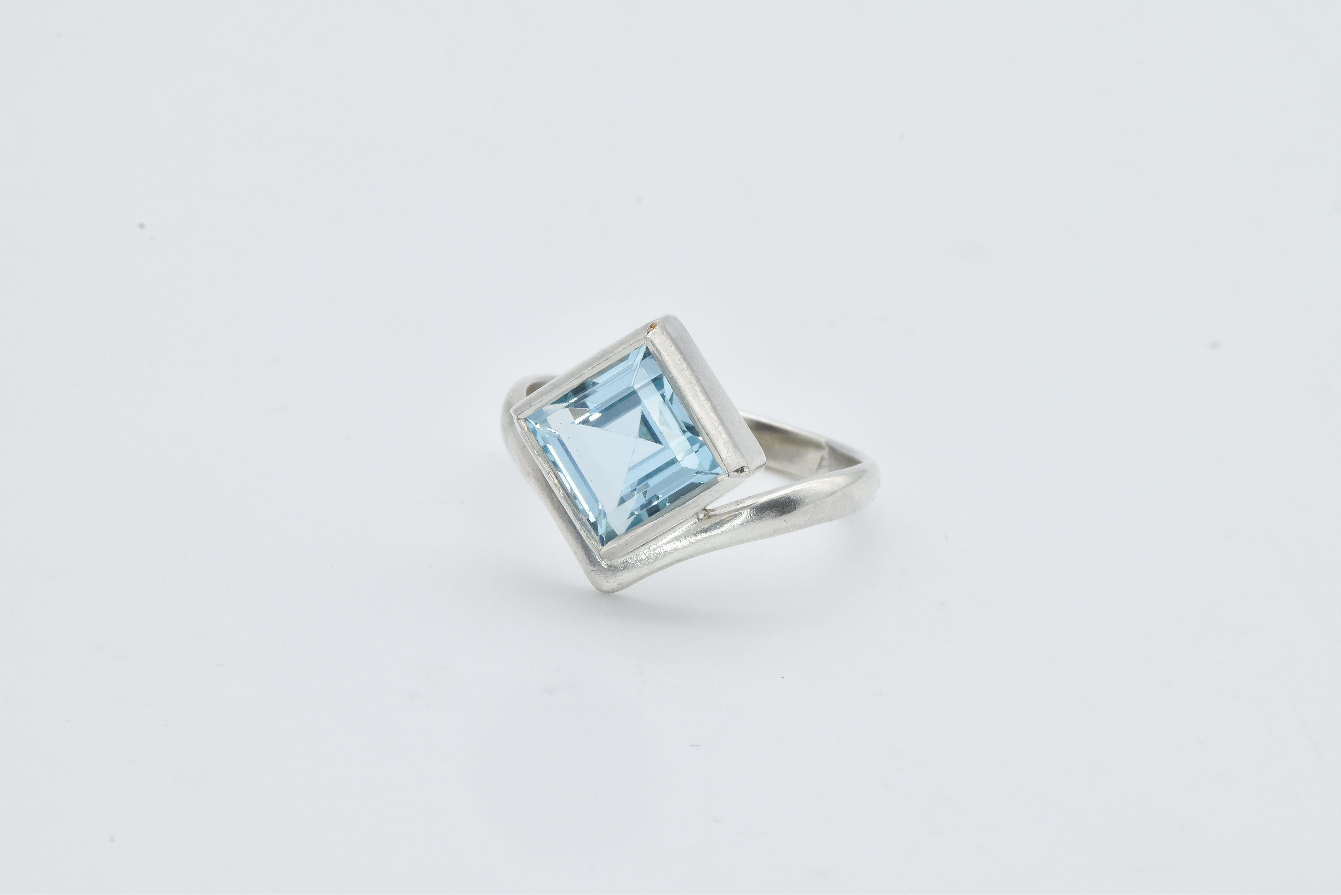 Blue Topaz Ring, Natural Blue Topaz, Asymmetric Ring, Square Ring, Natural Blue Ring, Modern Silver Ring, Sharp Ring, Solid Silver Ring