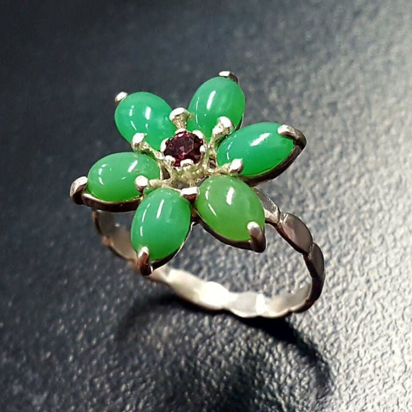 Flower Ring, Natural Chrysoprase, Bright Ring, Natural Garnet, Floral Ring, Green Ring, Big Flower Ring, Green Daisy, Solid Silver Ring