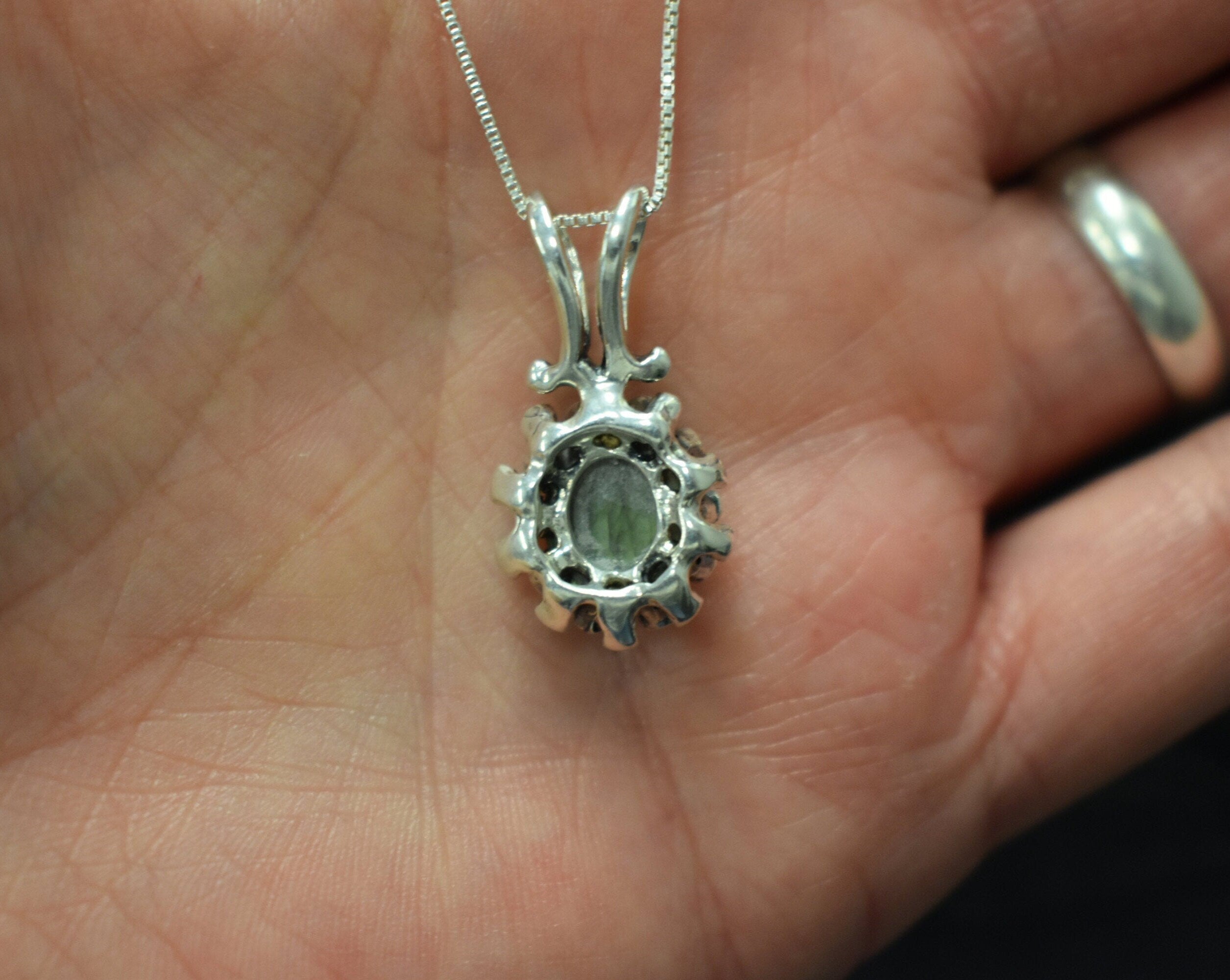 Labradorite Pendant, Natural Labradorite, Green Vintage Pendant, Dainty Pendant, Labradorite Charm, Labradorite Necklace, 925 Silver Pendant