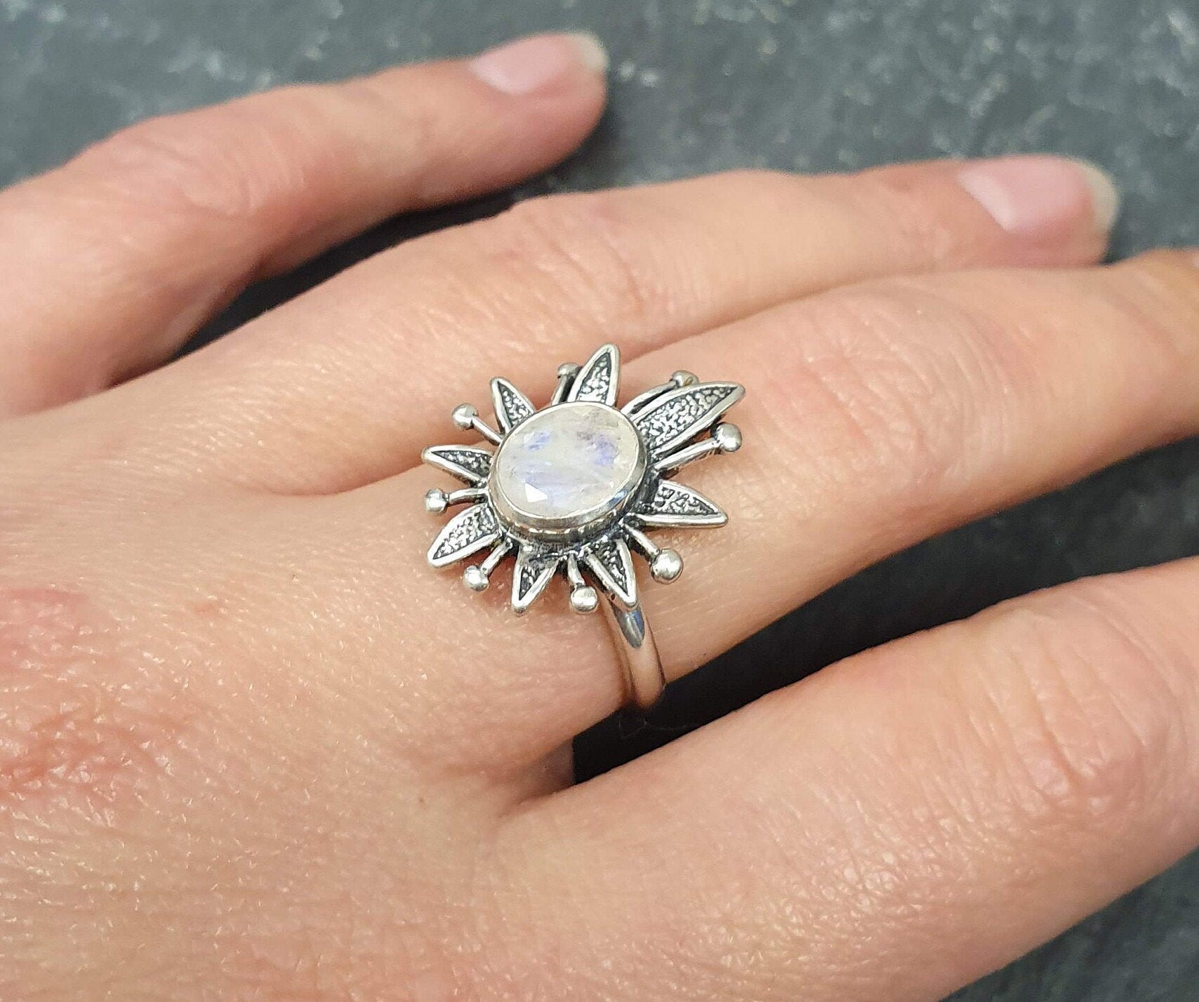 Moonstone Ring, Natural Moonstone, June Birthstone, Flower Ring, Vintage Flower Ring, Rainbow Moonstone, Silver Flower Ring, 925 Silver Ring