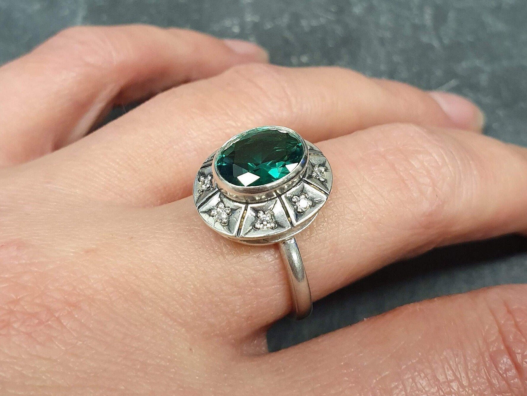 925 Sterling Silver Created Emerald Ring with Oval Gemstone, perfect for May birthdays and special occasions.