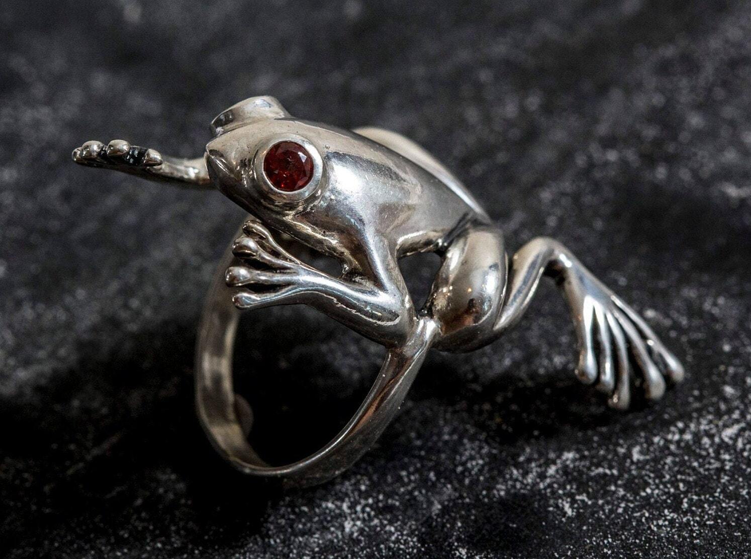 Frog Ring, Garnet Ring, Natural Garnet, Animal Ring, Artistic Ring, January Birthstone, Unique Ring, January Ring, Solid Silver Ring, Garnet