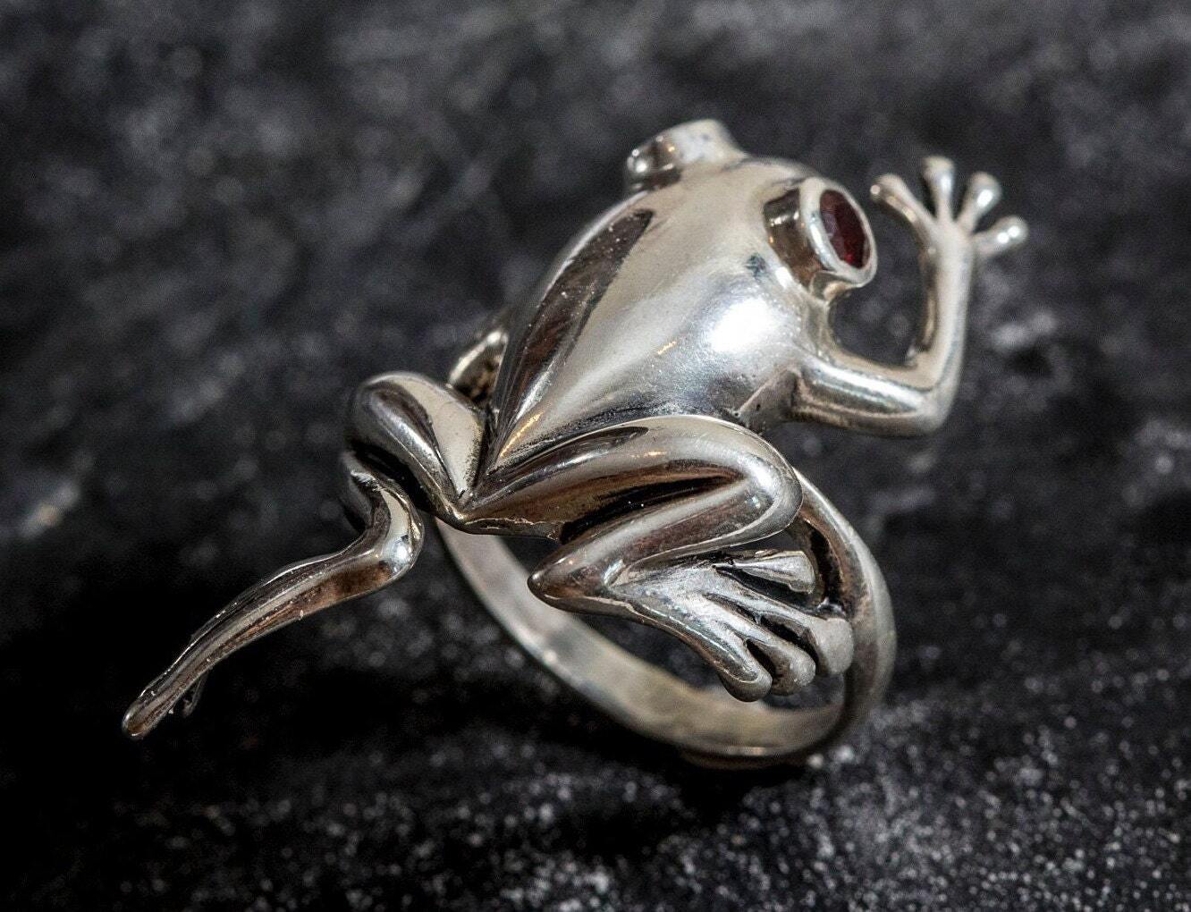 Frog Ring, Garnet Ring, Natural Garnet, Animal Ring, Artistic Ring, January Birthstone, Unique Ring, January Ring, Solid Silver Ring, Garnet