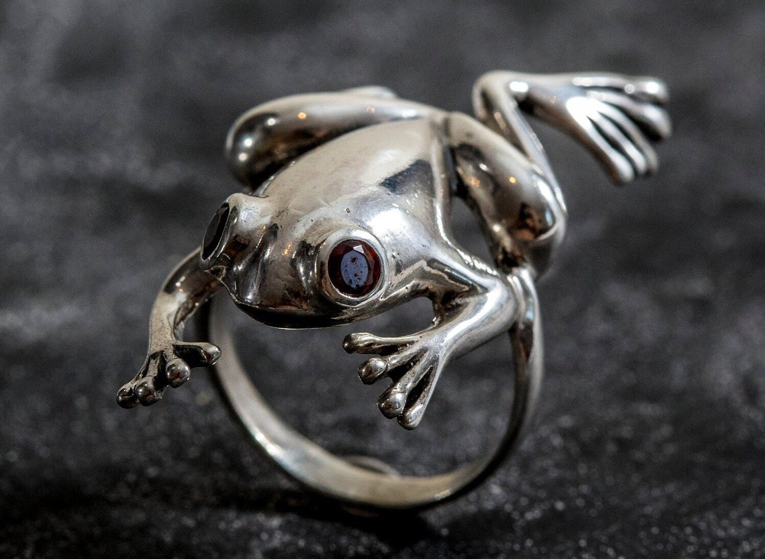 Frog Ring, Garnet Ring, Natural Garnet, Animal Ring, Artistic Ring, January Birthstone, Unique Ring, January Ring, Solid Silver Ring, Garnet