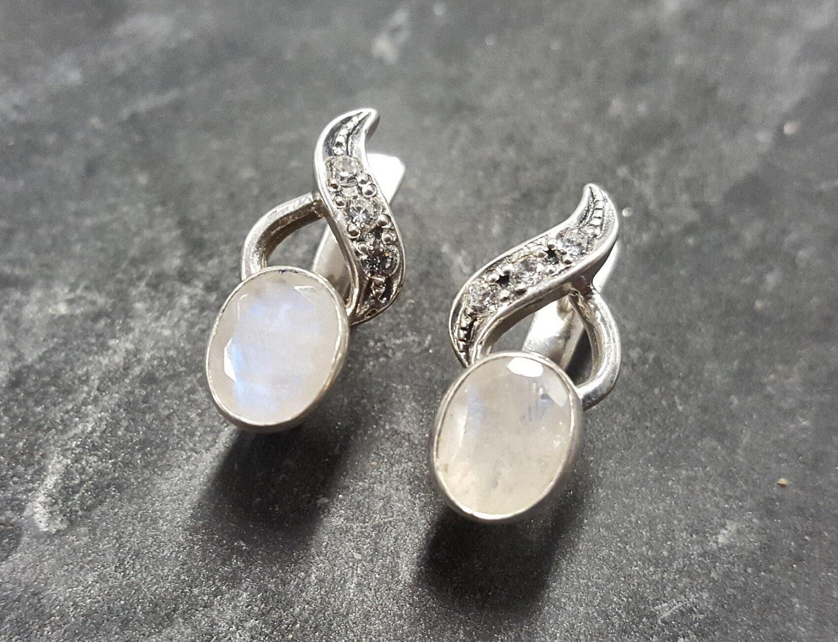 Moonstone Earrings, Natural Moonstone, Vintage Earrings, June Birthstone, Dainty Earrings, Flashy Earrings, Vintage Studs, Silver Earrings