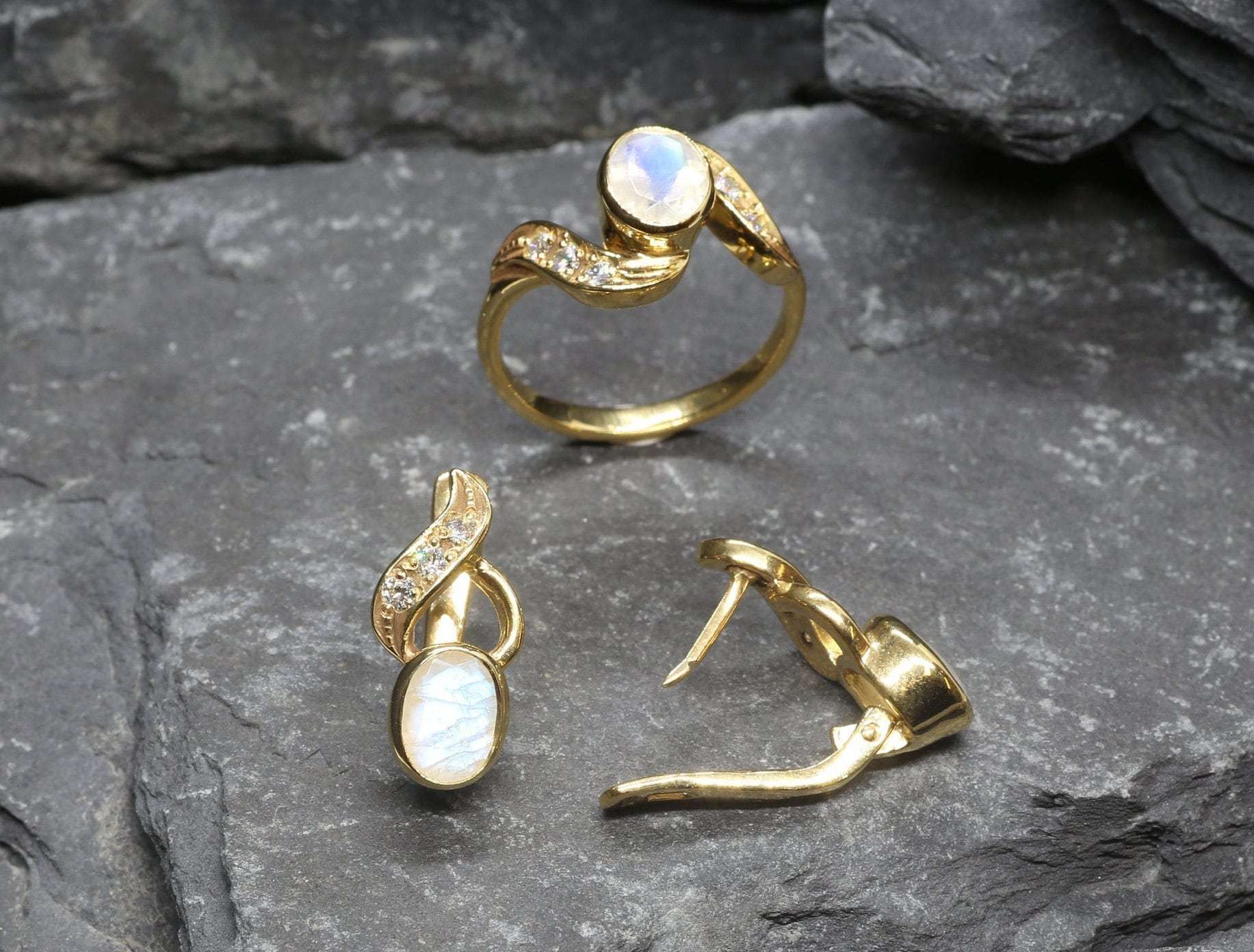 Moonstone Earrings, Natural Moonstone, Vintage Earrings, June Birthstone, Dainty Earrings, Flashy Earrings, Vintage Studs, Silver Earrings(1)