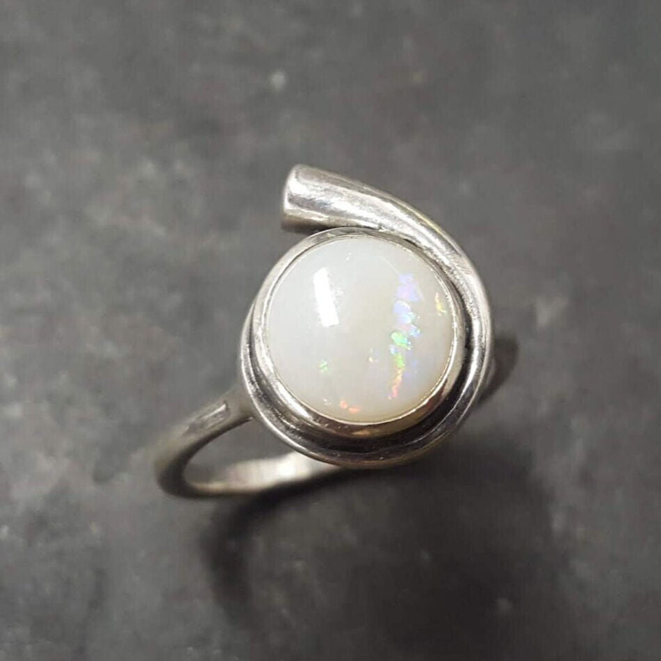 White Opal Ring, Natural Opal, White Vintage Ring, October Birthstone, Round Ring, Eye Ring, Fire Opal Ring, October Ring, Solid Silver Ring