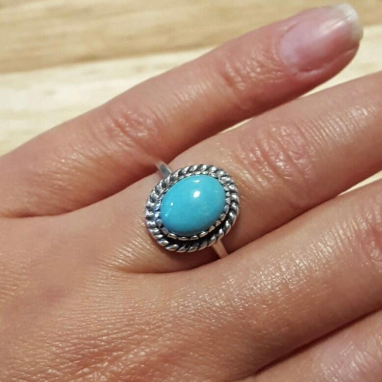 Labradorite Ring, Natural Labradorite, Solitaire Ring, Vintage Ring, Rainbow Ring, Green Gemstone Ring, Protection Ring, 925 Sterling Silver