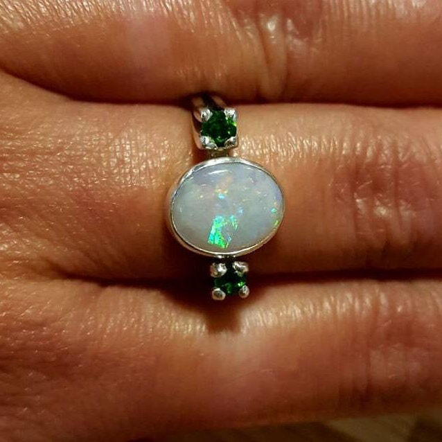 Chic Opal Ring in 925 Sterling Silver with white opal, a timeless gift for October birthdays and elegant daily wear.