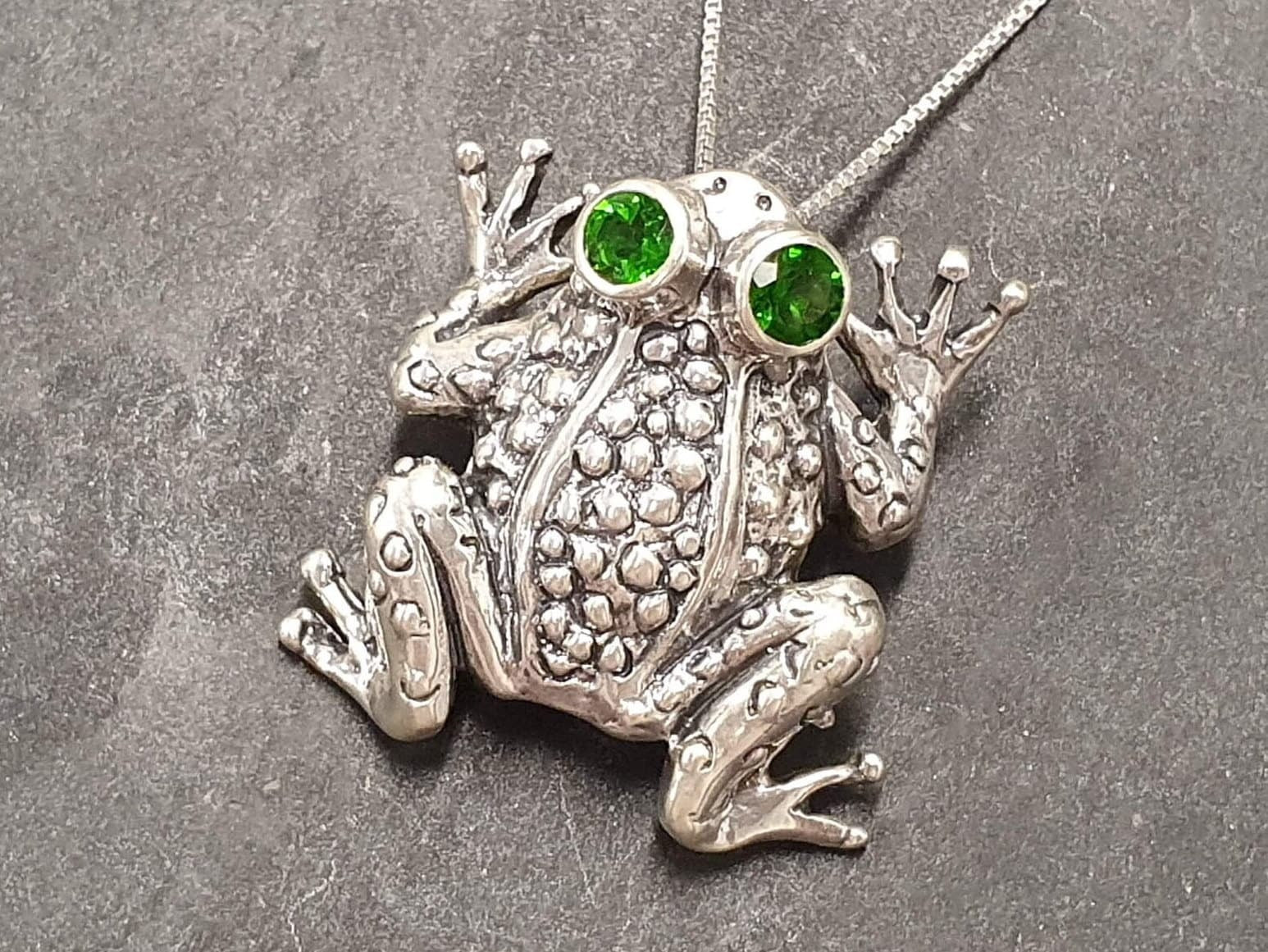 Frog Pendant, Diopside Pendant, Chrome Diopside, Animal Pendant, Vintage Pendant, Silver Frog Pendant, Frog Eyes Pendant, 925 Silver Pendant