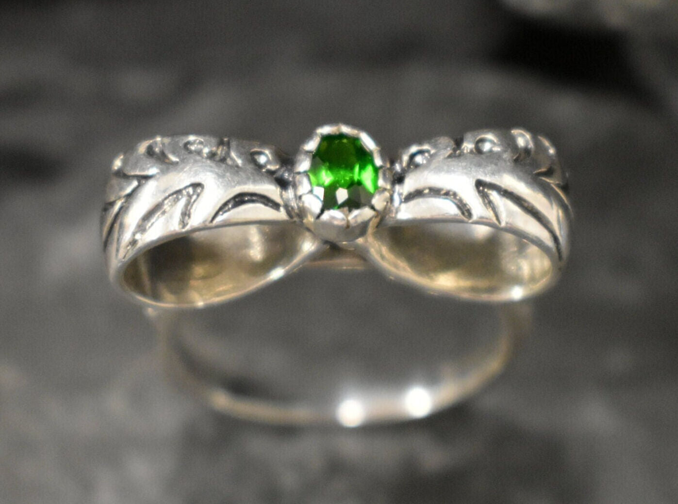 Chrome Diopside Ring, Large Ribbon Ring, Natural Chrome Diopside, Pisces Birthstone, Vintage Ribbon Ring, Green Diamond Ring, Silver Ring