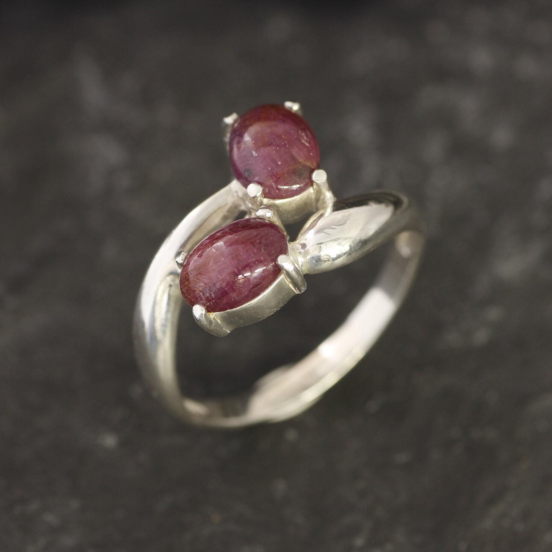 Dazzling 925 Sterling Silver ring with a vibrant Oval Natural Red Ruby, perfect for adding a touch of elegance to any outfit.
